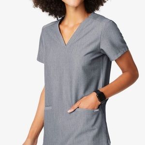 Casma™ Three-Pocket Scrub Top